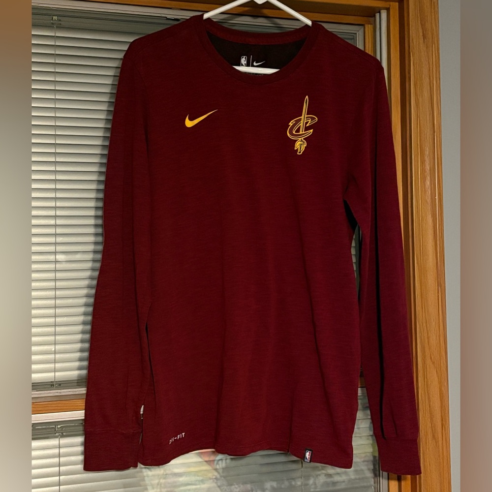 Nike Men's Cleveland Cavaliers Long Sleeve Tee